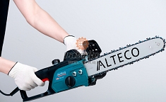 Использование электропилы Alteco ECS 1900-40